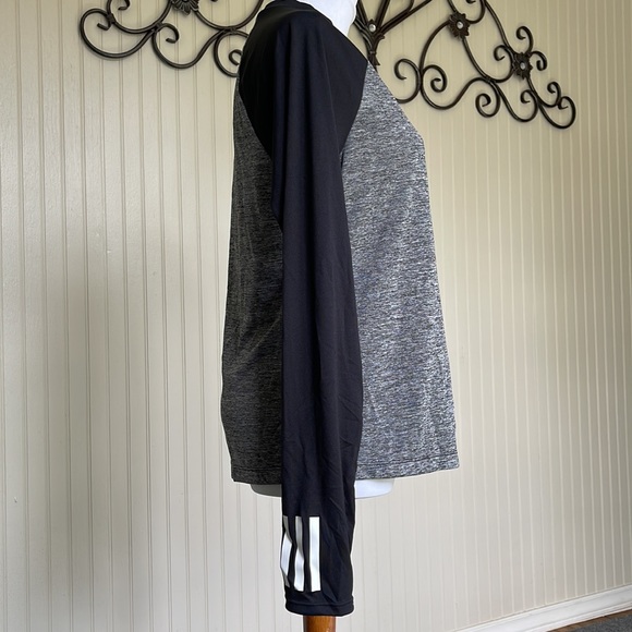 Adidas Swim Tee Size Medium NWT - Picture 4 of 7